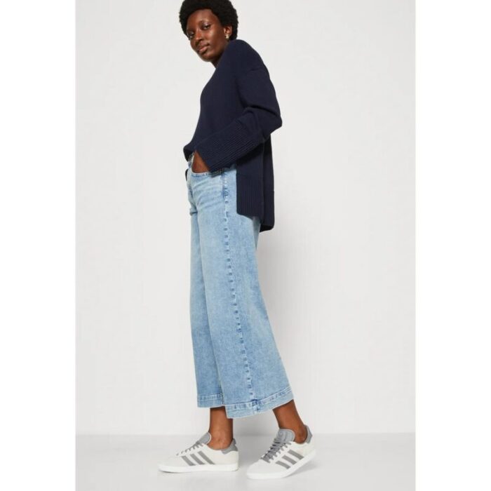 Gap Light Wash High Rise Wide Leg Cropped Jeans
