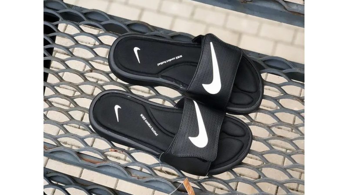 NIKE FULL BLACK COMFORT FOOTBED SLIPPER