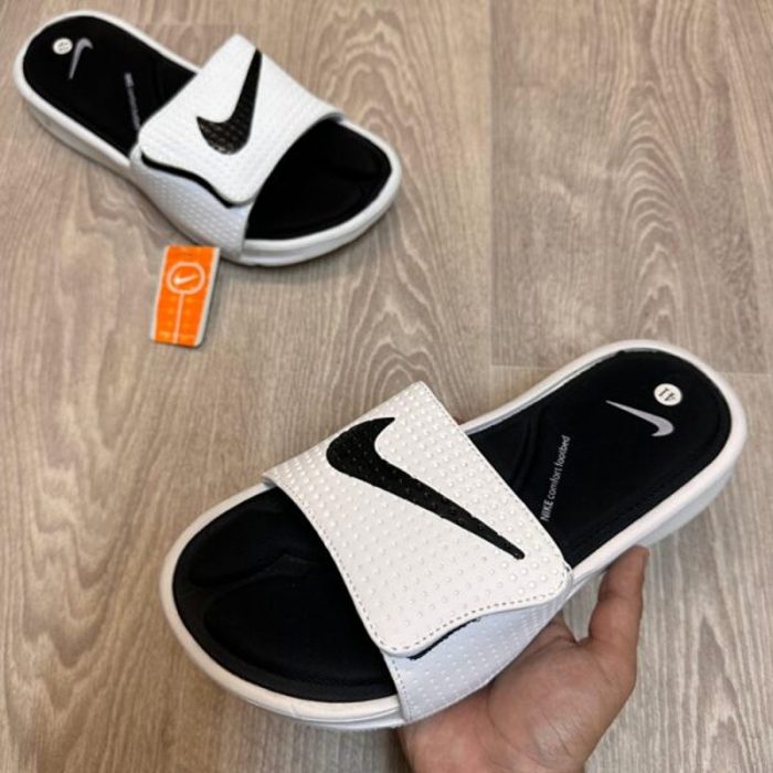 NIKE WHITE-BLACK COMFORT FOOTBED SLIPPER