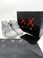 AIR JORDAN HIGH RETRO 4 KAWS GREY GLOW IN DARK - Image 8