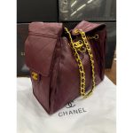 CHANEL 25 HOBO QUILTED MAROON HANDBAG.