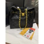 CHANEL 25 HOBO QUILTED BLACK HANDBAG.