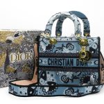 LADY CHRISTIAN BLUE DIOR MEDIUM LITE BAG.