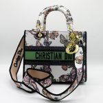 LADY CHRISTIAN WHITE GREEN DIOR MEDIUM LITE BAG.
