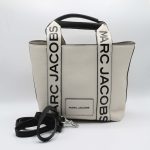 MAC JACOBS SMALL TOTE WHITE HAND BAG.