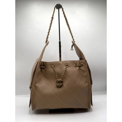 CHANEL 25 HOBO QUILTED BEIGE HANDBAG.