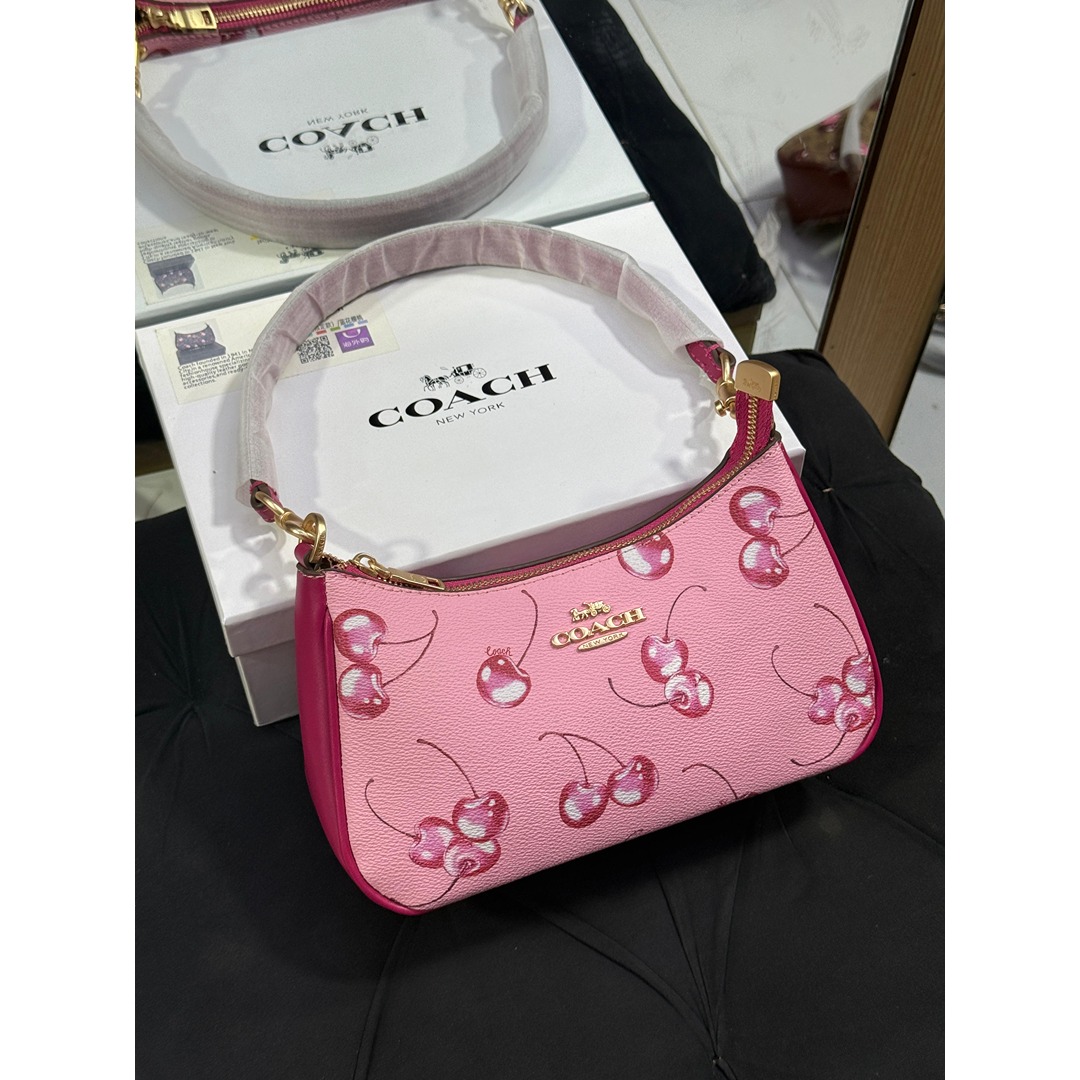 COACH TERI SHOULDER PINK BAG