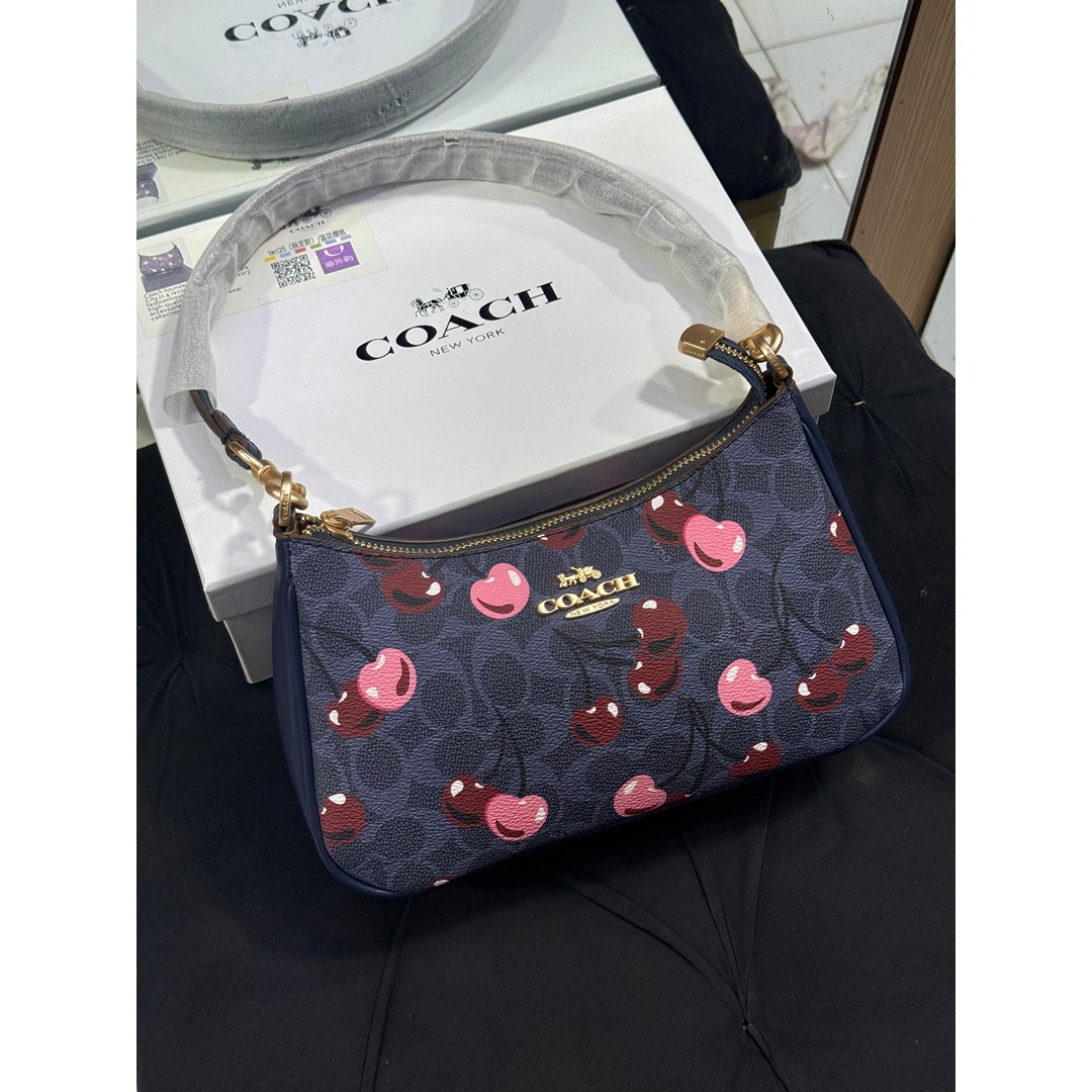 COACH TERI SHOULDER NAVY BAG