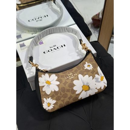 COACH TERI SHOULDER BROWN WHITE BAG