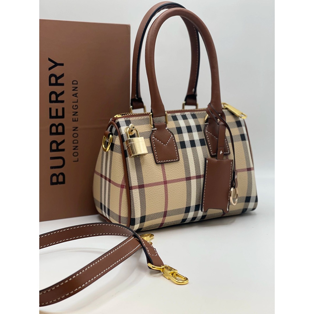Signature Aesthetic: Showcases the world-renowned monogram pattern in a classic Brown and burgundy colorway. Luxury Hardware: Adorned with polished gold-toned eyelets and signature logo charms for instant brand recognition. premium presentation: your purchase is delivered with brand box and with brand dust bag for a complete luxury experience. structured silhouette: features a boxy duffel design with reinforced rounded handles for durability and style. exquisite detailing: finished with high-quality embroidery and precise stitching that highlights the brand’s artistry. Designed for both elegance and utility, this duffel-style handbag features sturdy rounded top handles for a graceful carry. The compact size ensures it remains a versatile choice for various occasions, while the vibrant color contrast provides a striking visual anchor.