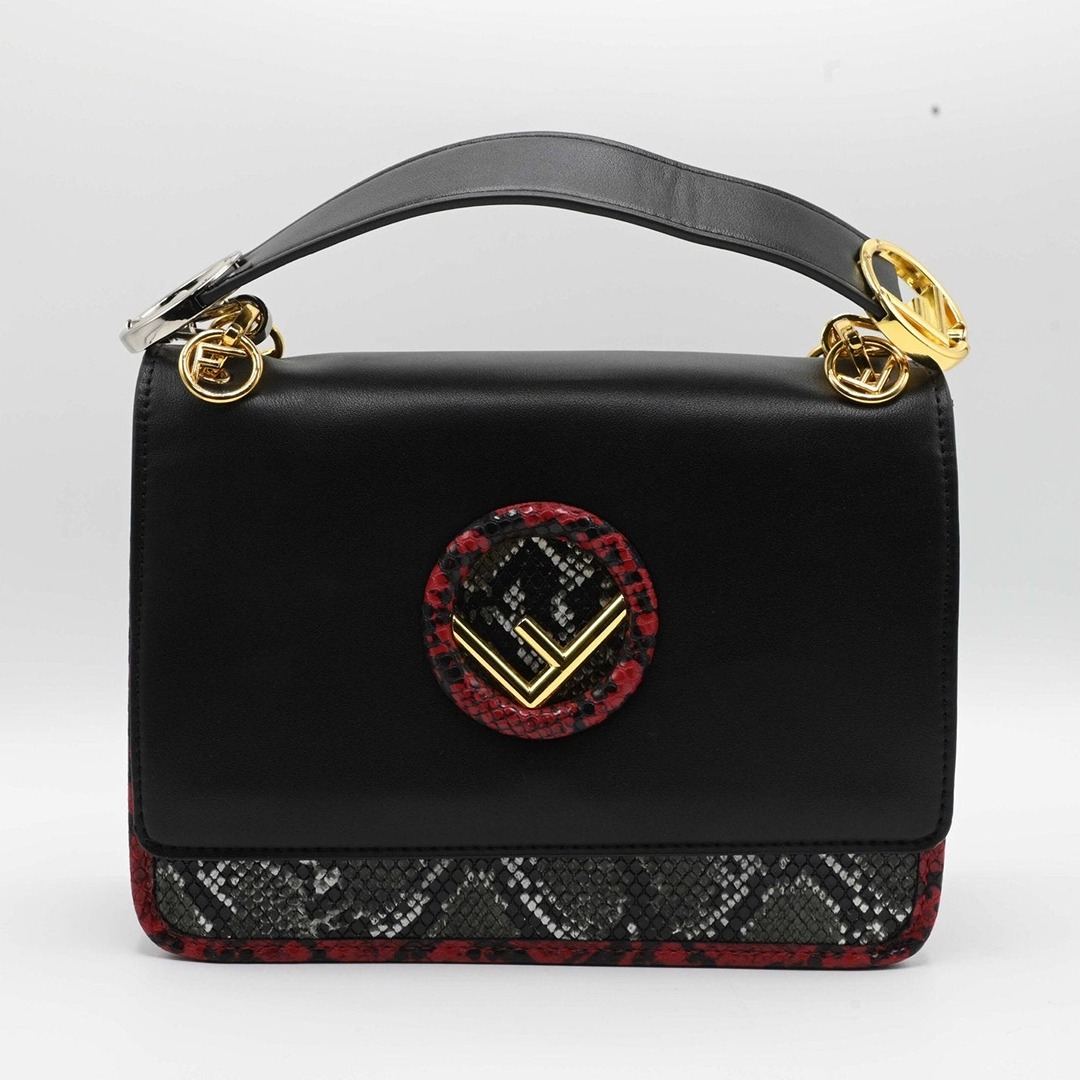 FENDI BLACK SMALL KAN SHOULDER BAG.