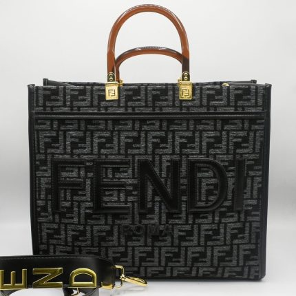 FENDI BLACK SMALL KAN SHOULDER BAG.