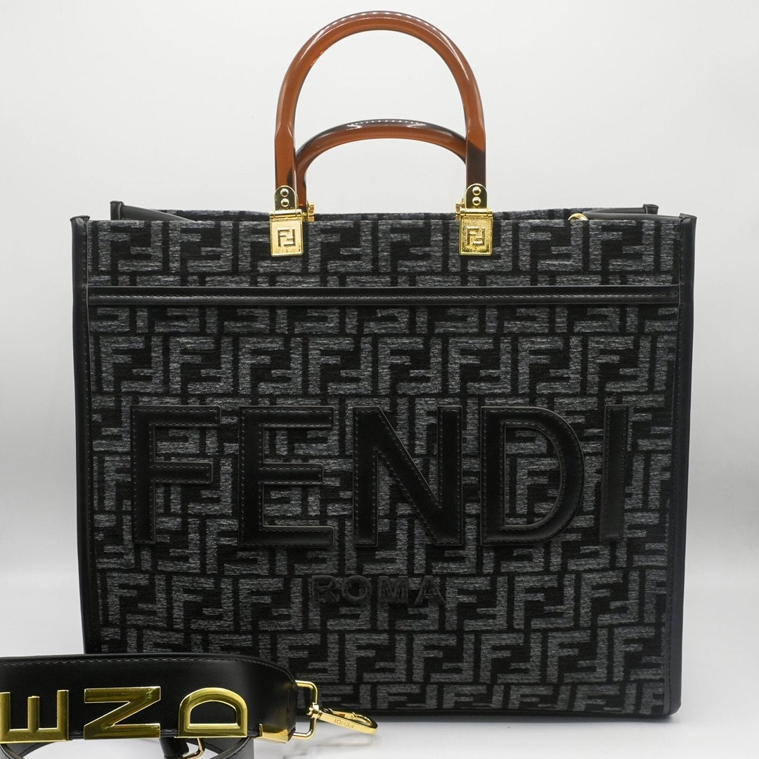 FENDI BLACK SMALL KAN SHOULDER BAG.