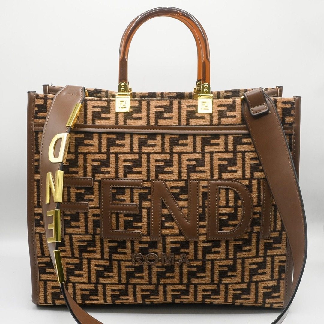 FENDI ROMA BROWN MEDIUM TOTE HANDBAG.