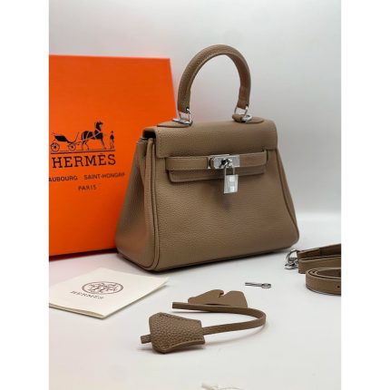 HERMES KELLY TOGO 25 RETURNS BEIGE HANDBAG.