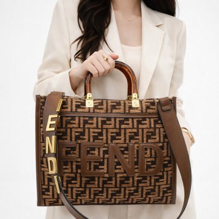 FENDI ROMA BROWN MEDIUM TOTE HANDBAG.