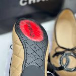 CHANEL BEIGE QUILTED INTERLOCKING CC BALLET FLATS. - Image 3