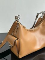 Coach Pocket Juliet Beige Bag. - Image 5